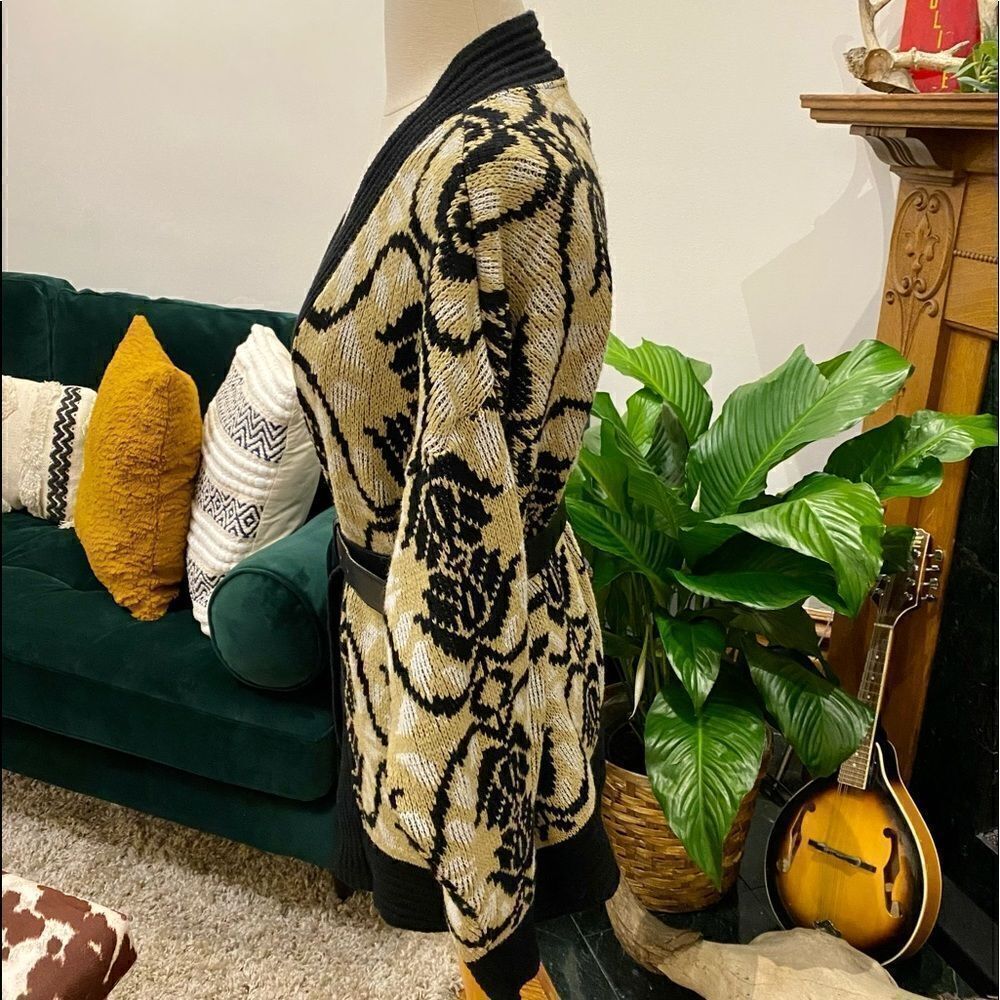 True Vintage 1980’s Oversized Open Front Drapey Gold Black Damask Knit Cardigan - Picture 3 of 11